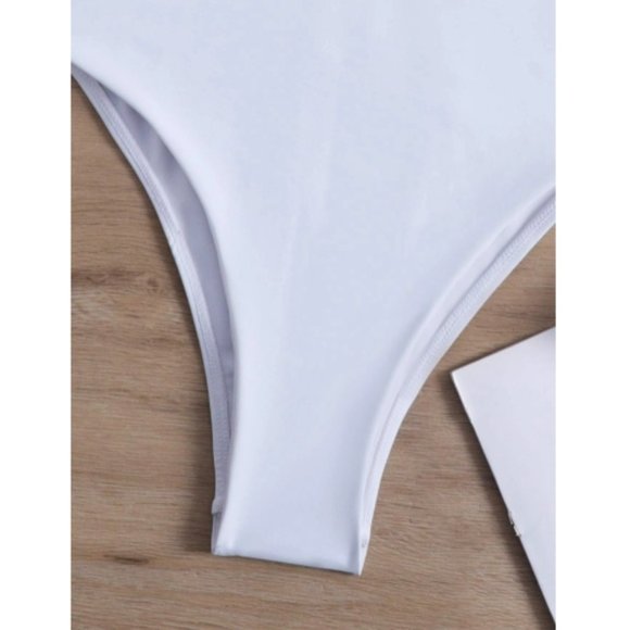 Contrast Lace Swimsuit - Picture 2 of 11